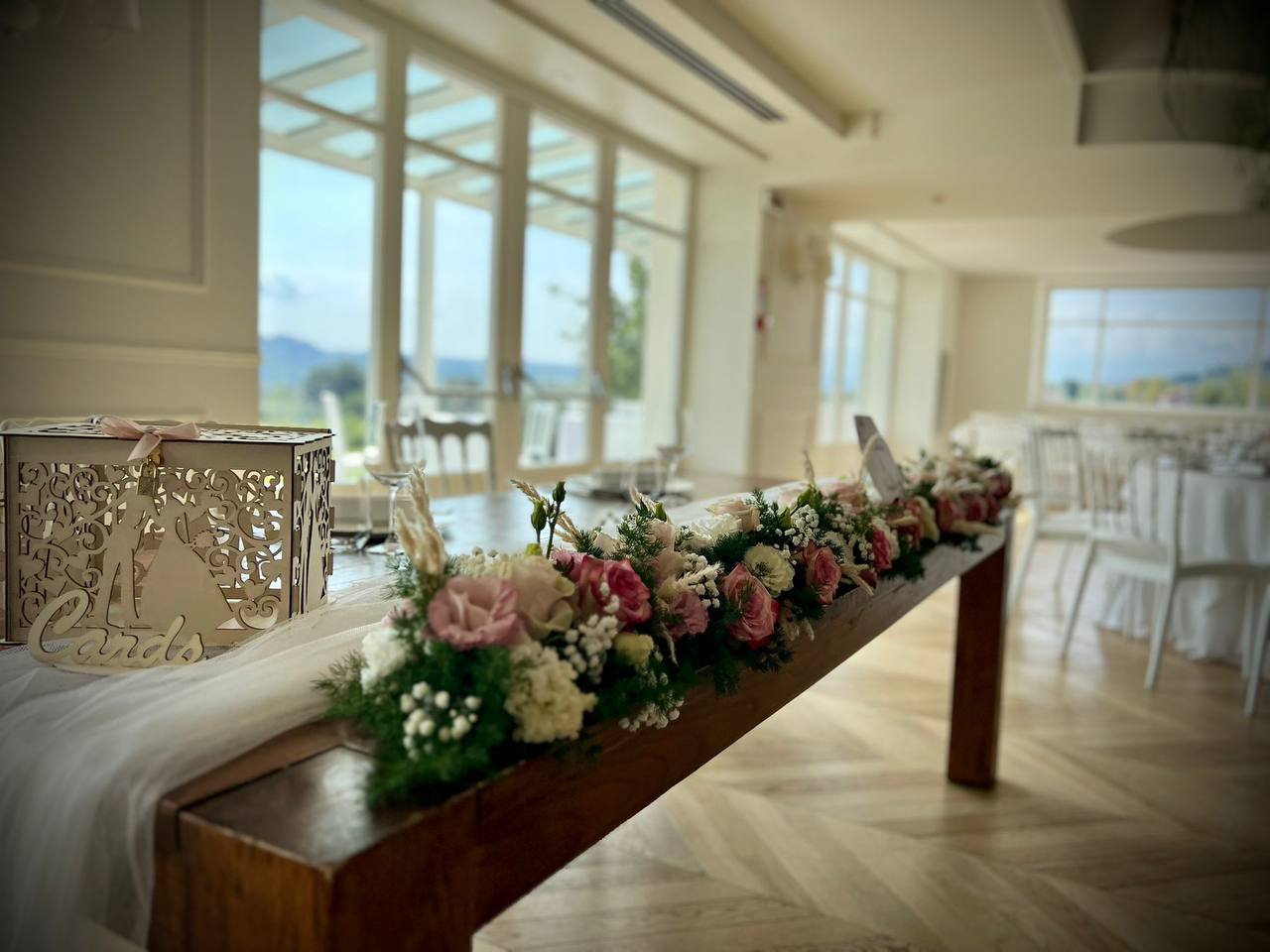 Matrimonio elegante con allestimento floreale