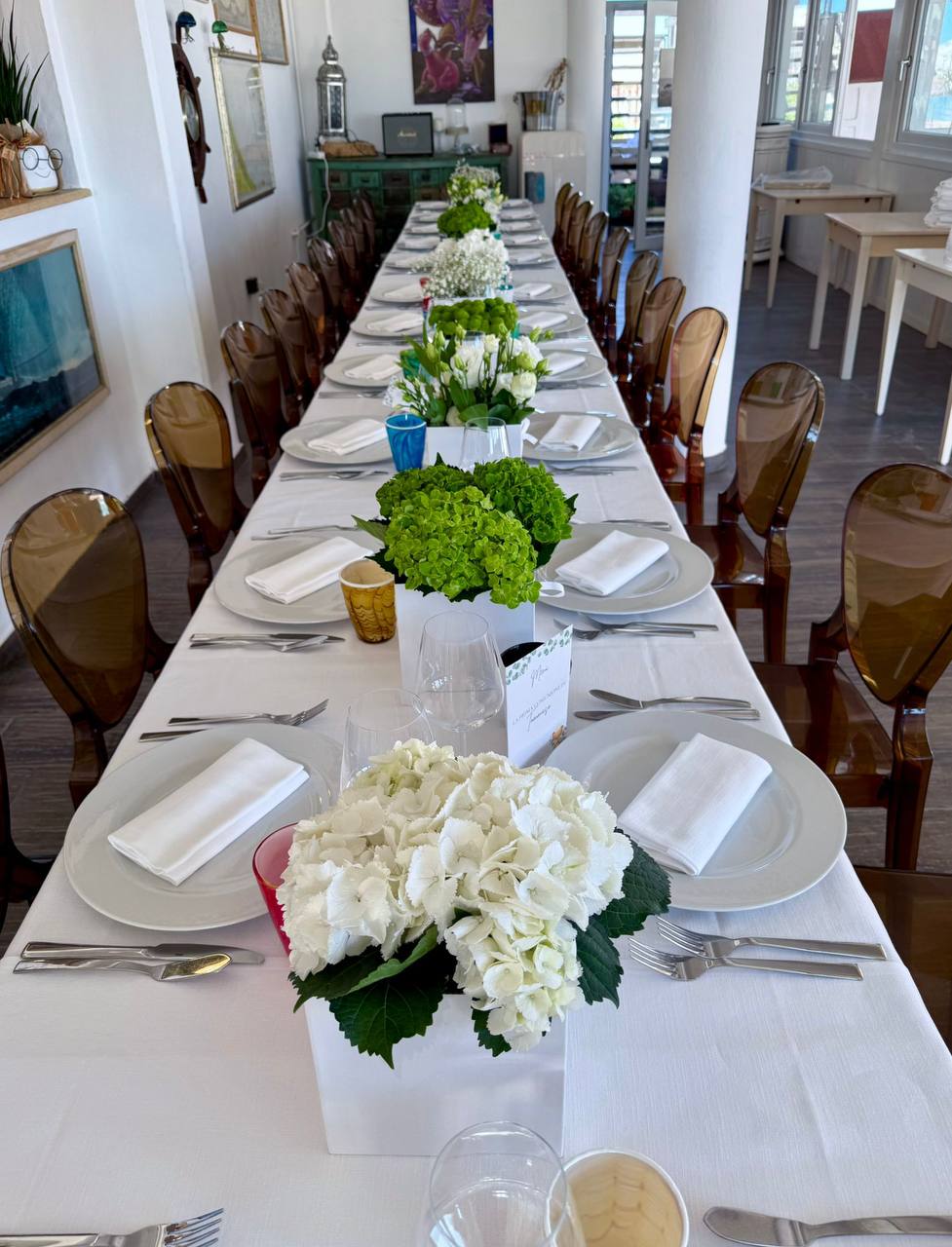 Evento aziendale con tavola elegante